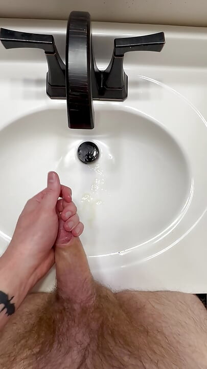 Big boy got too horny jerking his lubed cock and blew too early