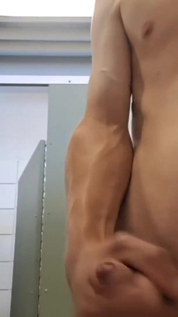 Detik emosi dari "Hampir ditangkap dalam bilik mandi bertukar"