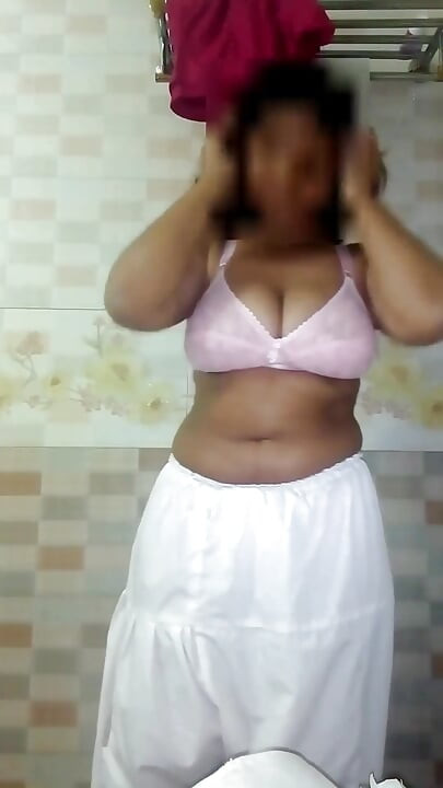 Desi Big Boobs Girl Armpit Showing & Fingering
