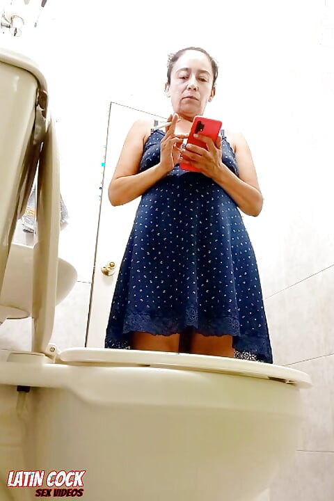 SEXY HOUSEWIFE WITH HAIRY PUSSY CAUGHT ON VIDEO PEEING