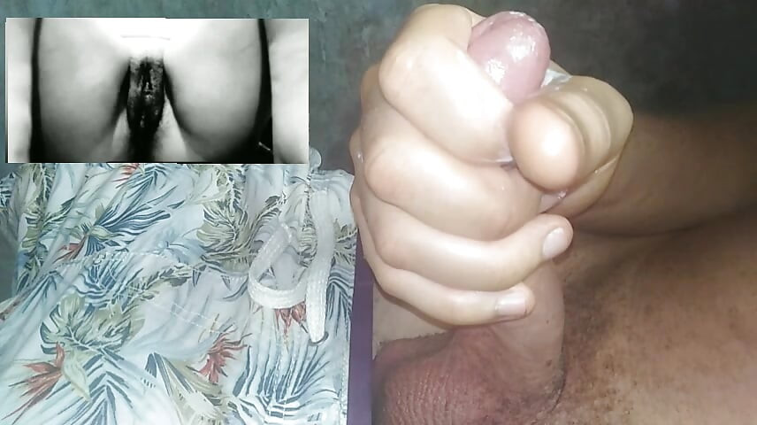 Masturbuje s mojí přítelkyní na dálku na videohovoru
