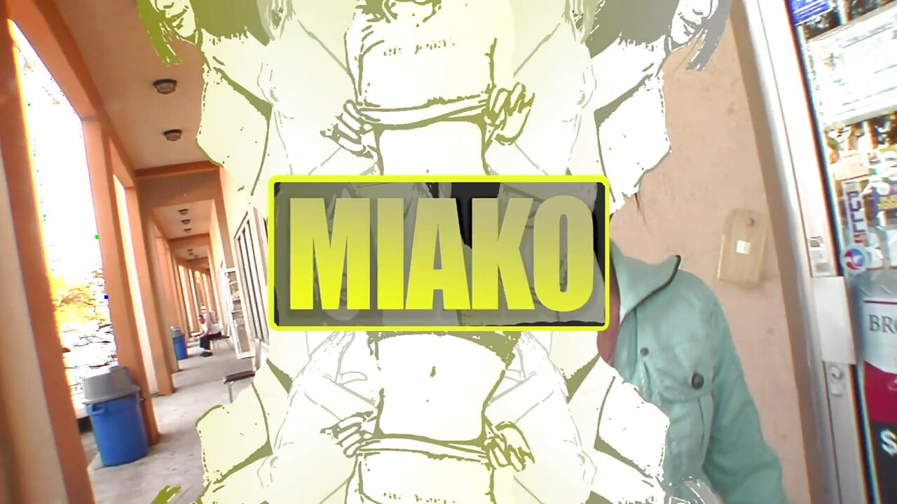 Remaja Asia dengan tetek kecil dikongkek zakar keras