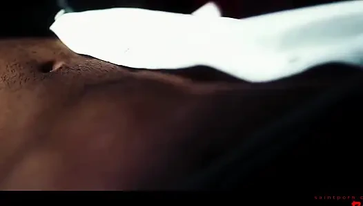 Bella pertama kali dijelajahi dan muncrat di klimaks