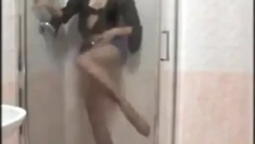 In der dusche mit strumpfhosen