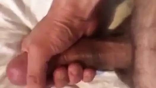 Twink elle sikişiyor