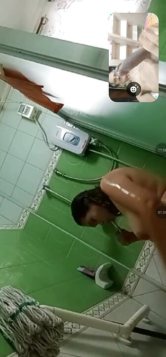 Solo viéndola por tomar un baño