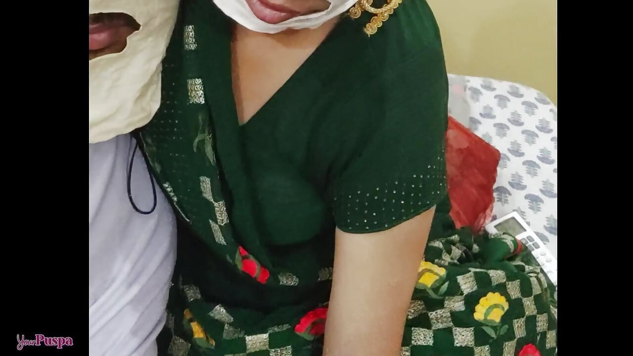 दोस्त की सौतेली मम्मी शरारती पुस्पा आंटी, वह मुझे घर आने के लिए बुलाती है, उबाऊ दिन जोरदार चुदाई पर चर्चा करती है, अपनी आंटी का समय बिताती है