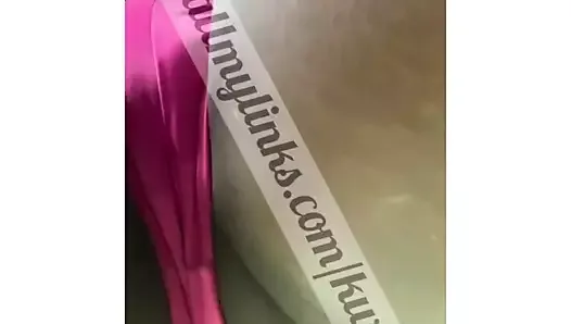 Сидение на лице в розовых трусиках тверкает в видео от первого лица