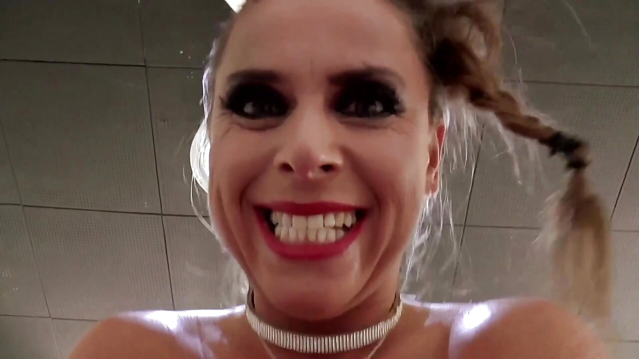 Big ass MILF loves a warm load in her mouth