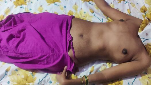 India quédate a mi lado completo desnudo en cama romance