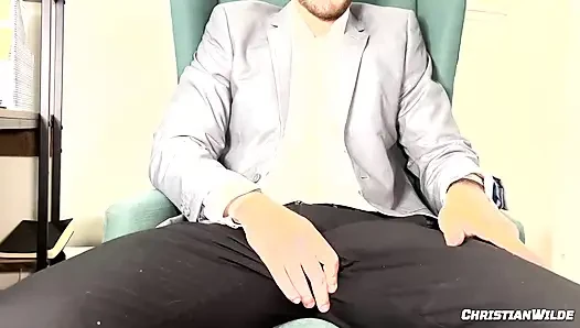 Christianwilde Christian Wilde aletini gösterirken sana mastürbasyon talimatları veriyor