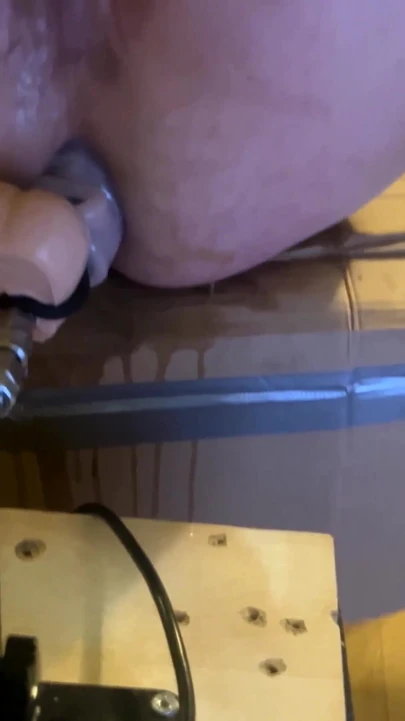 Experience with Fucking Machine and Pee (missionary)