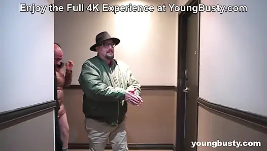 Versprichst du, du wirst kein Wort sagen? Ficken in Stille herausforderung bei YoungBusty