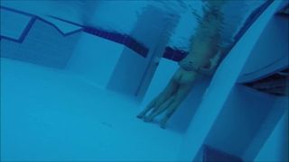 Seks w basenie