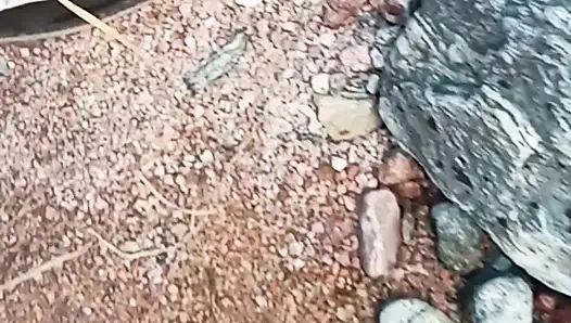 Yürüyüş yaparken nehirde anal seks