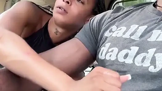 Aku suka banget kepala di dalam mobil