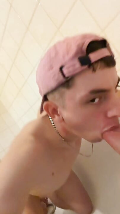Twink Puts an Xxl Dildo in Her Ass and Moans