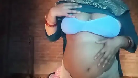 New Bhabhi Having Nude Show with Fingers