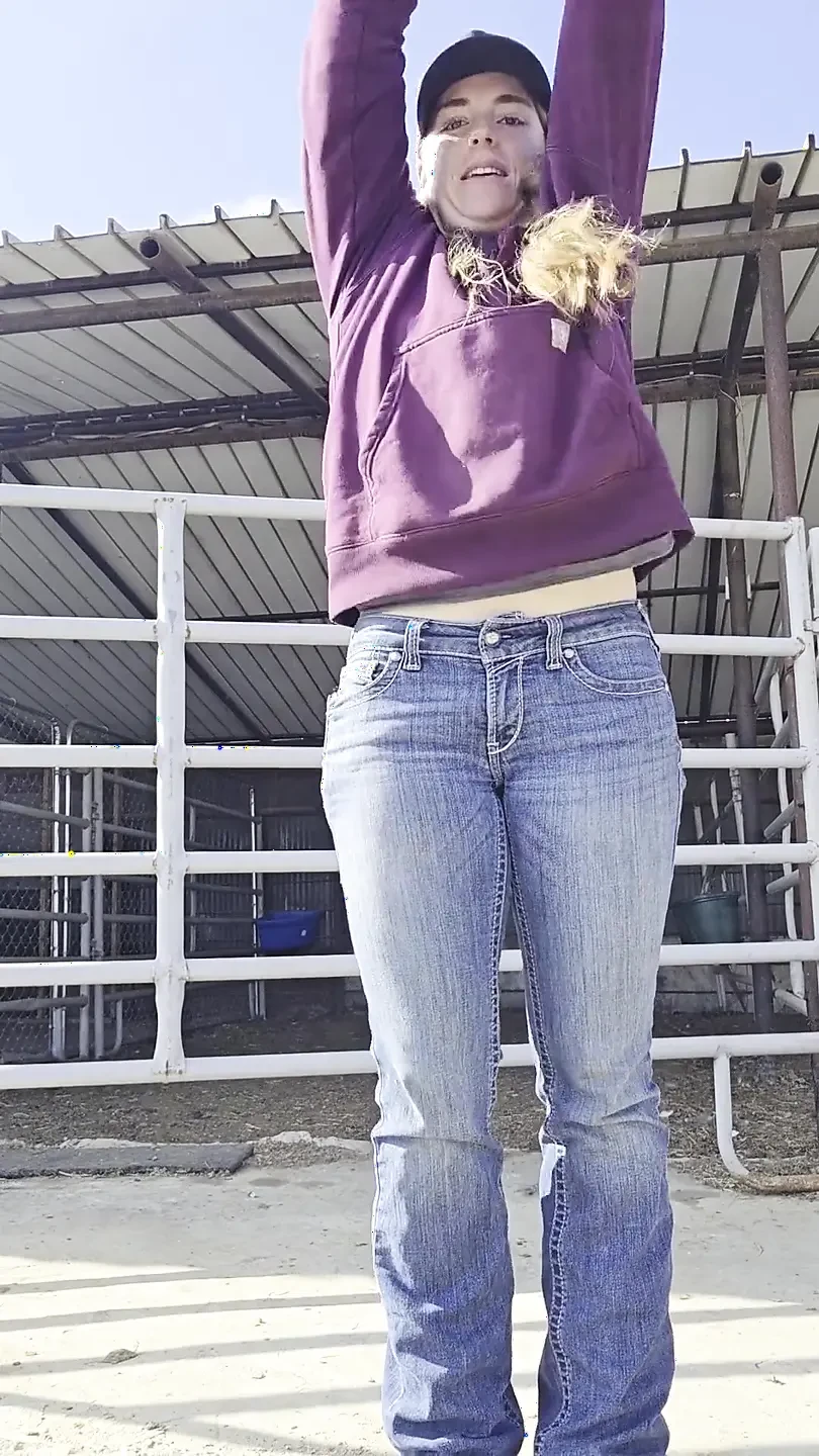 Redhead Strips Naked Outside Shoaing Iff Bosy, Flexing and Spreading Holes Doing Chores