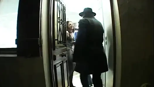 Evde gerçek amatör : Sophie dairesinde edepsiz olmayı seviyor