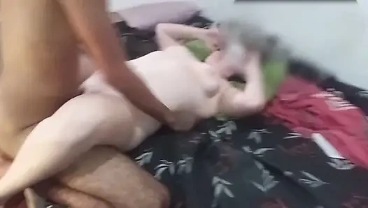 Memulai suami cuckold untuk melihatku melakukan oral pada kontol monster