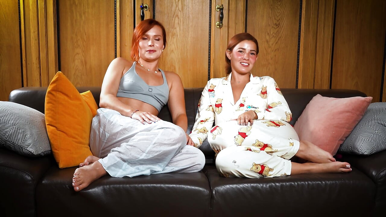 Entrevista Enlodada: Compartir Coño Lésbico Y Orgasmo Intenso