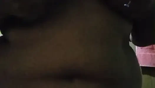 sri lankan girl friend show her boobs to her bboyfriend