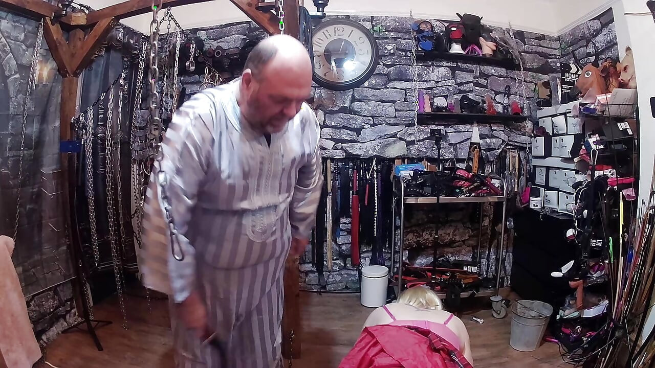 Část 3: - Domina Satana a Lanista Bear límečky jejich děvky