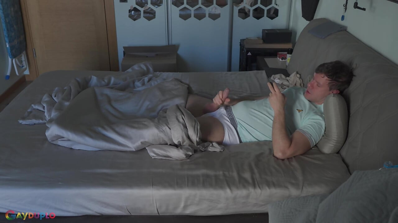Jerking off and Cumming in Hand!