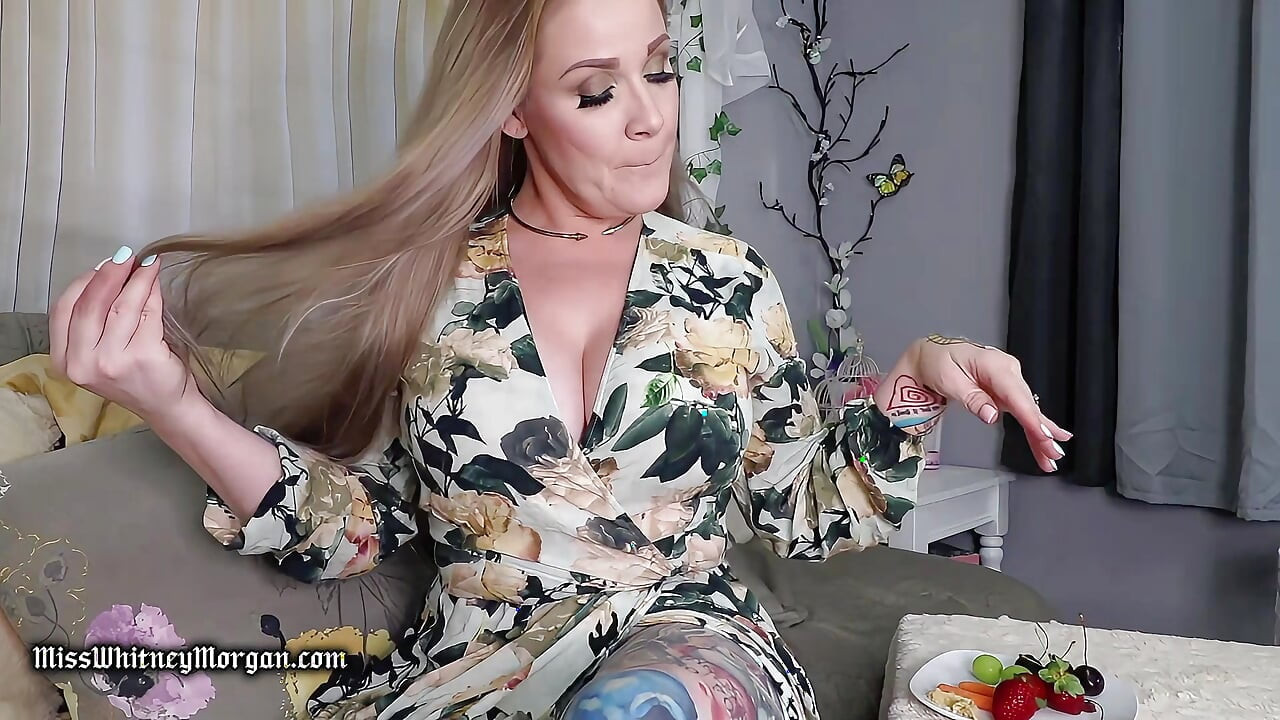 Miss Whitney Morgan's Neighbor Has a Secret Voresnack Fetish