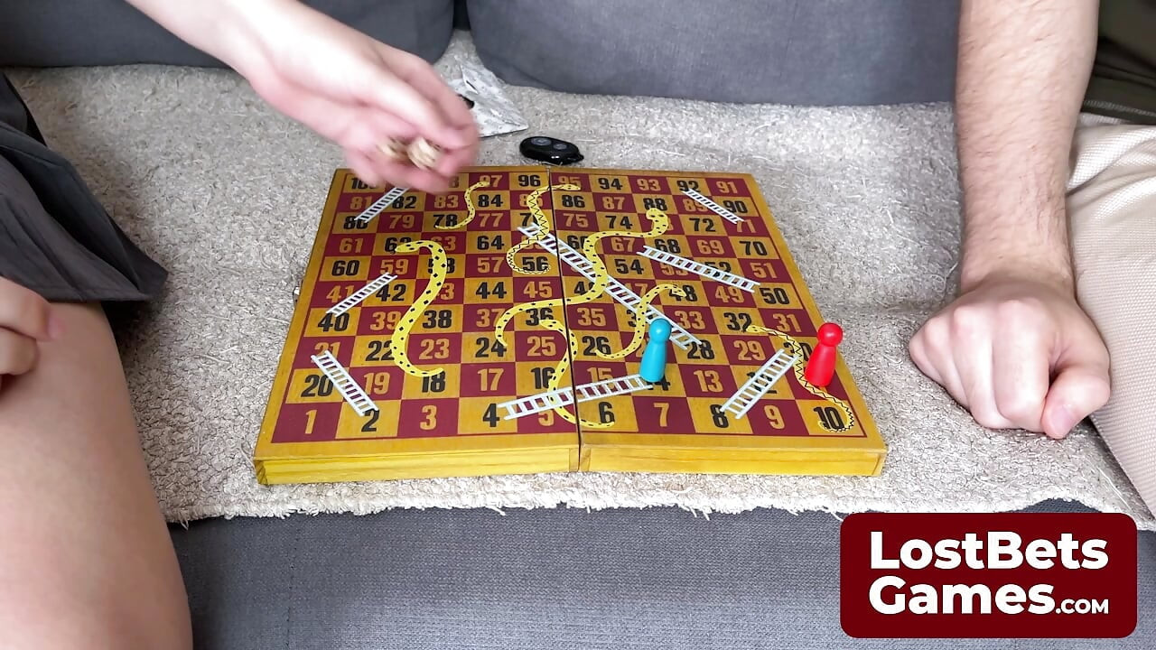 ความตึงเครียดของเกมเปลื้องผ้าและบันไดสร้างและความคาดหวังเพิ่มขึ้น