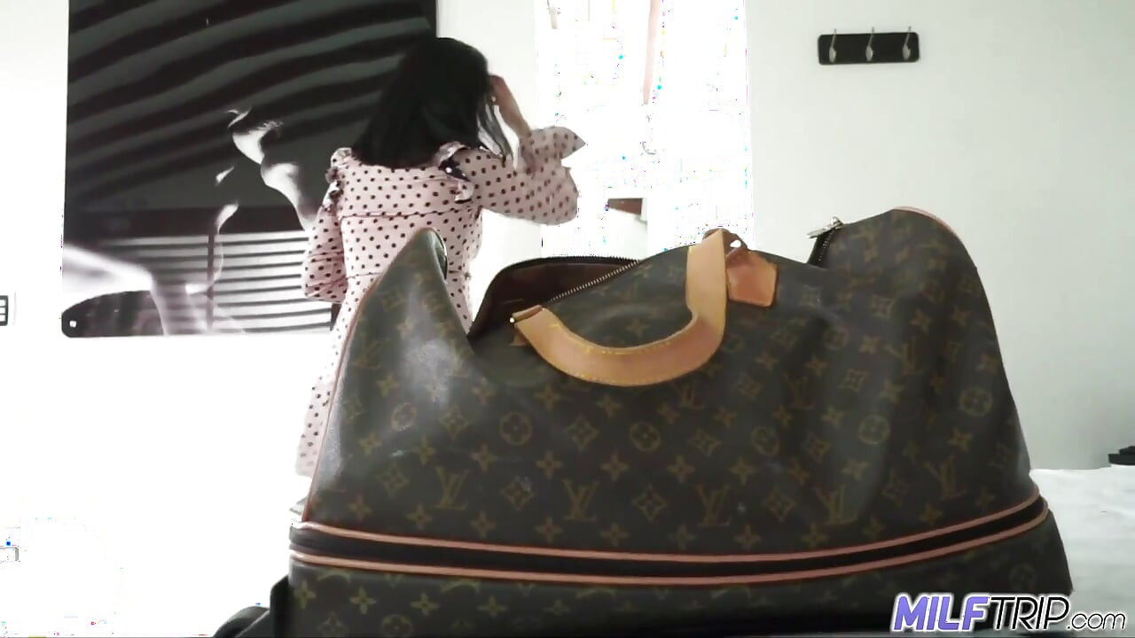 South American sexy MILF Candela in her first porno