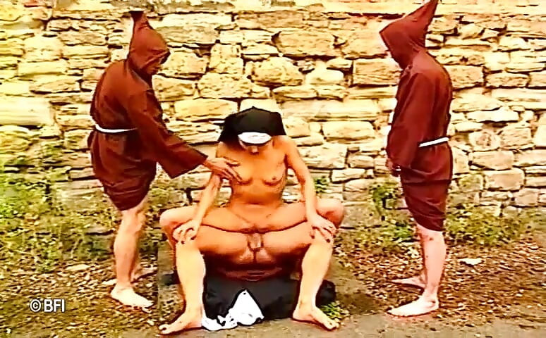 Nun chick loves to bang hard in outdoor fuck