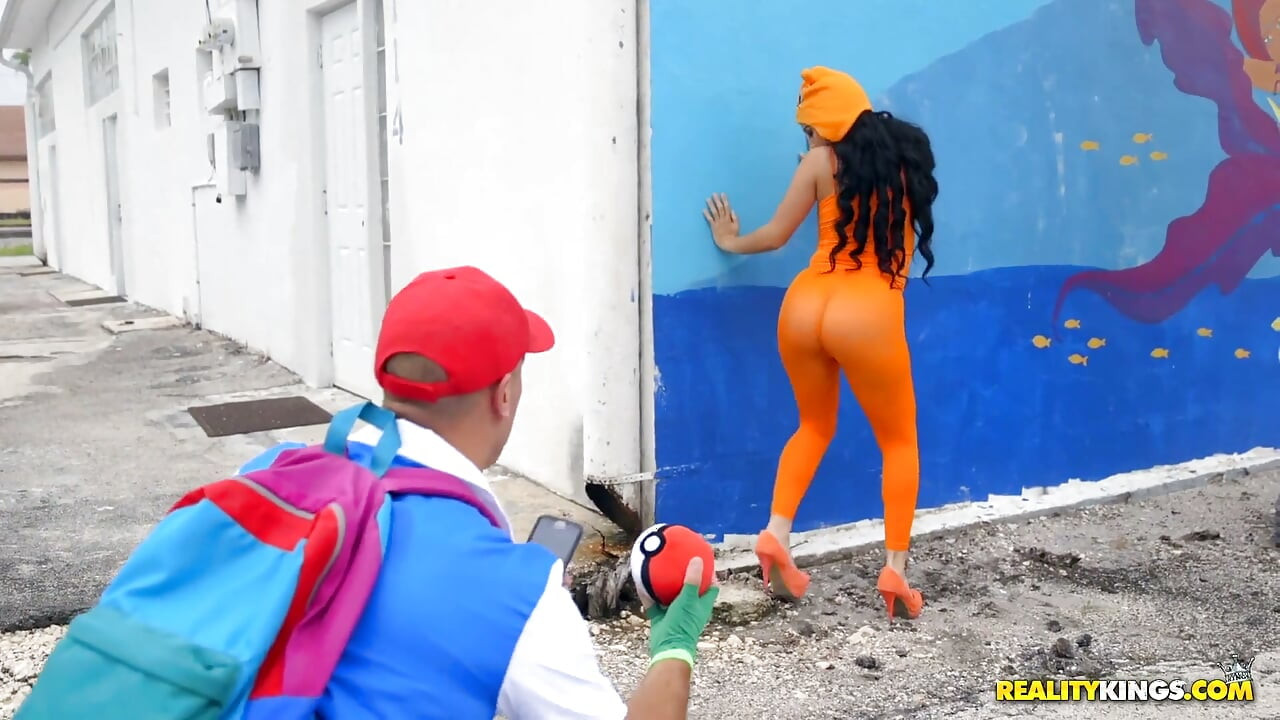 Reality Kings - Geek Kelsi Monroe Wins This Big Twerk Contest Before Sean Delivers a Facial