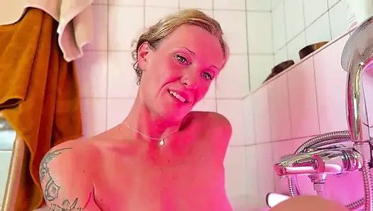 Trio Fistfucking with Blonde MILF, Hot Latina and Old Guy