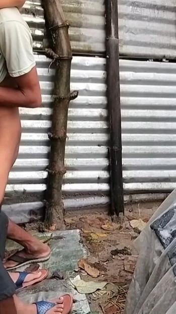Morate vidjeti trenutak iz "Lokalne Desi seljačke djevojke koji se žestoko na otvorenom"