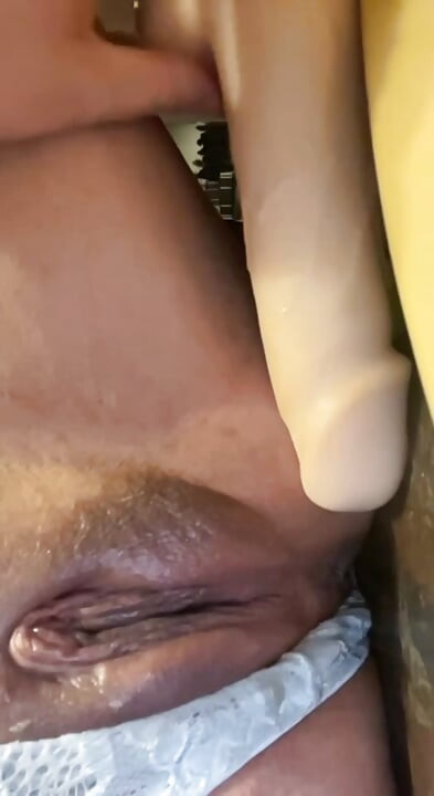 Sut og knep på min dildo