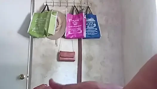Нужен срочный оргазм...