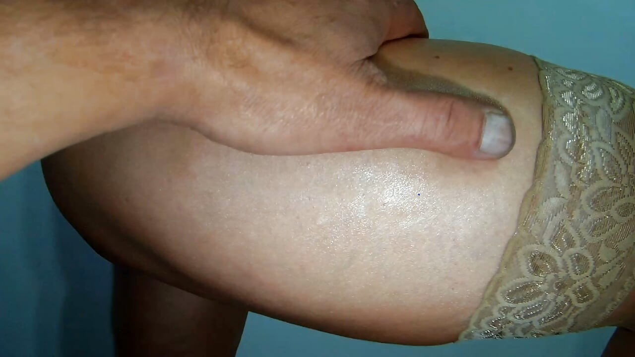 Hot tanned Bulgarian MILF drips cum from her pussy after getting creampied