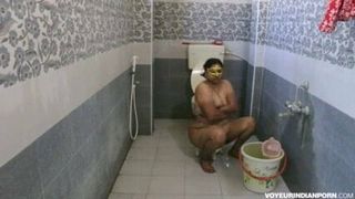 Bhabhi dipinitta filmée sous la douche