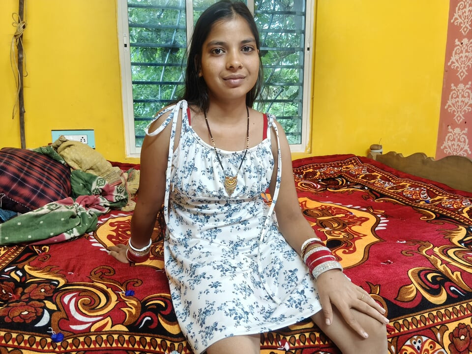 My friend ka wife ke sath first time fuckd my bedroom Indian desi wife