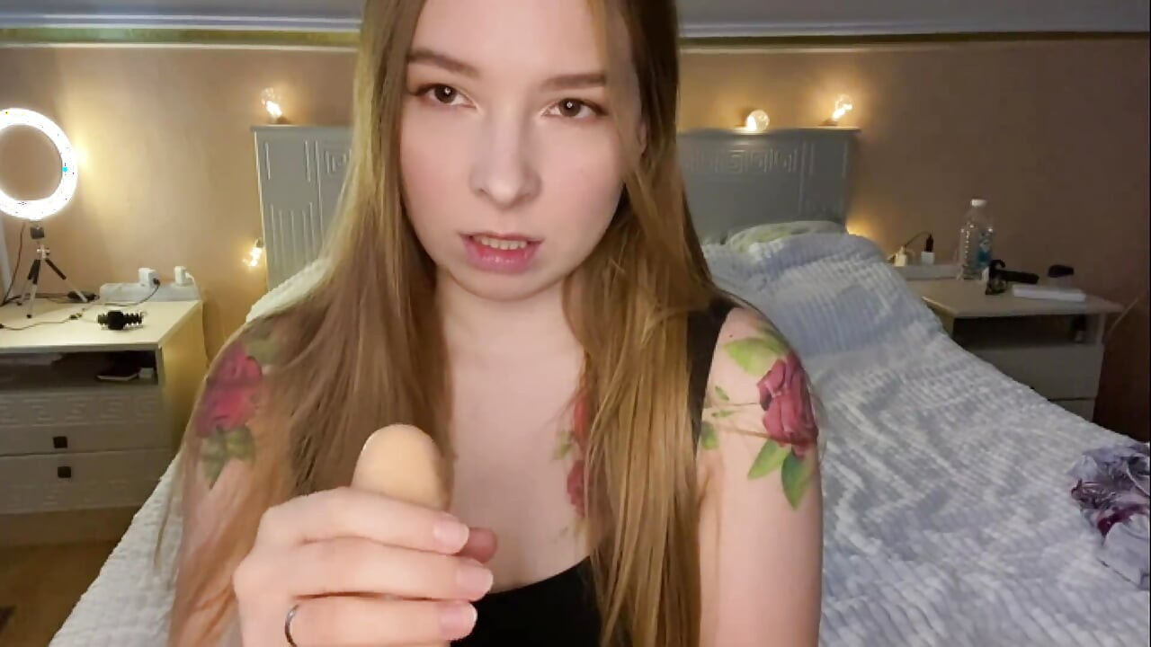 Saje robertek a dívá se na kameru