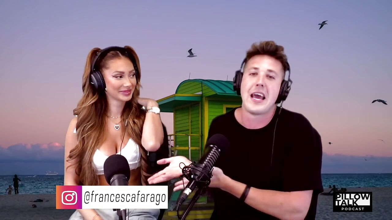 Violet Benson bliver ægte med co-host Francesca Farago
