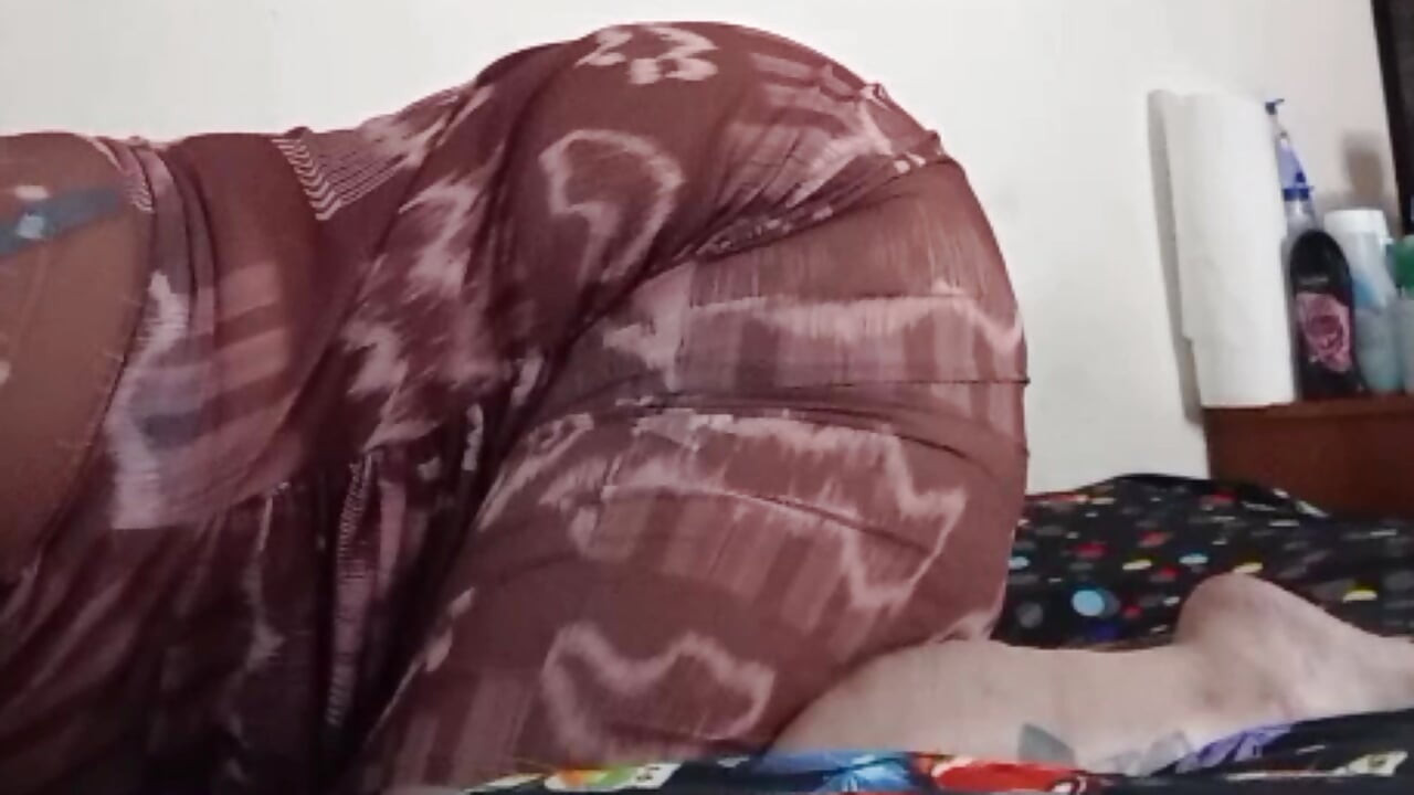 Brittiska Cougar Milf bredvid leker med Hard BBC. Interracial