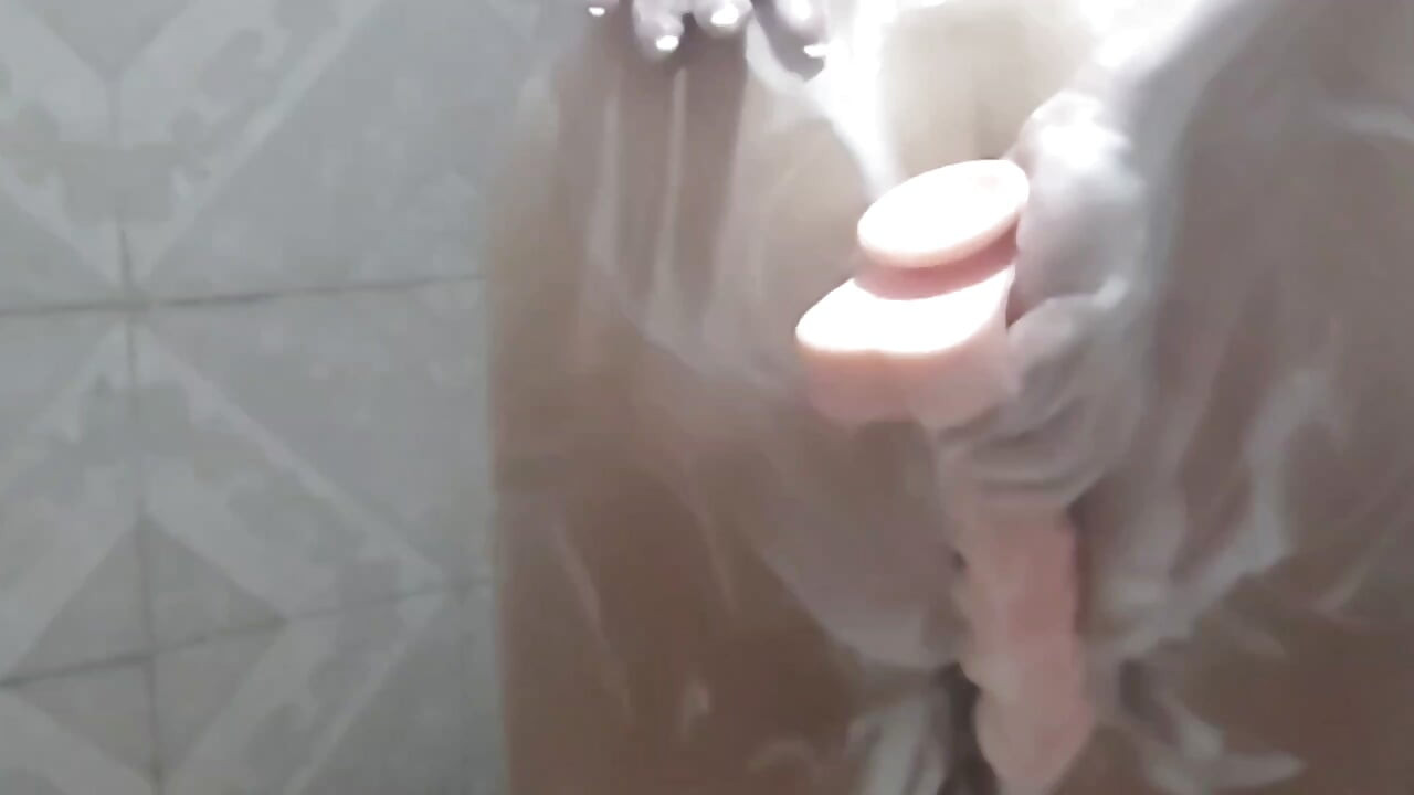 Milf olgun üvey anne, 7 yaşına kocaman bir penis koyacak birini arıyor