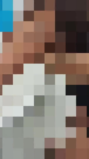 لحظة ملحمية من "رجل وحده في المرحاض أظهر ديك وكاتب يلمسه"