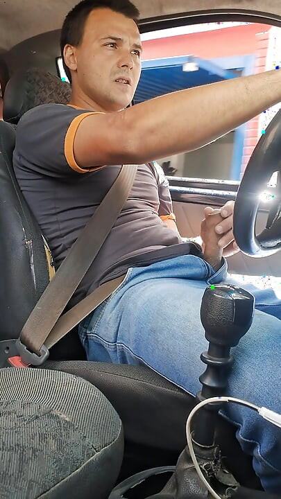 الاستمناء والقيادة يا لها من متعة