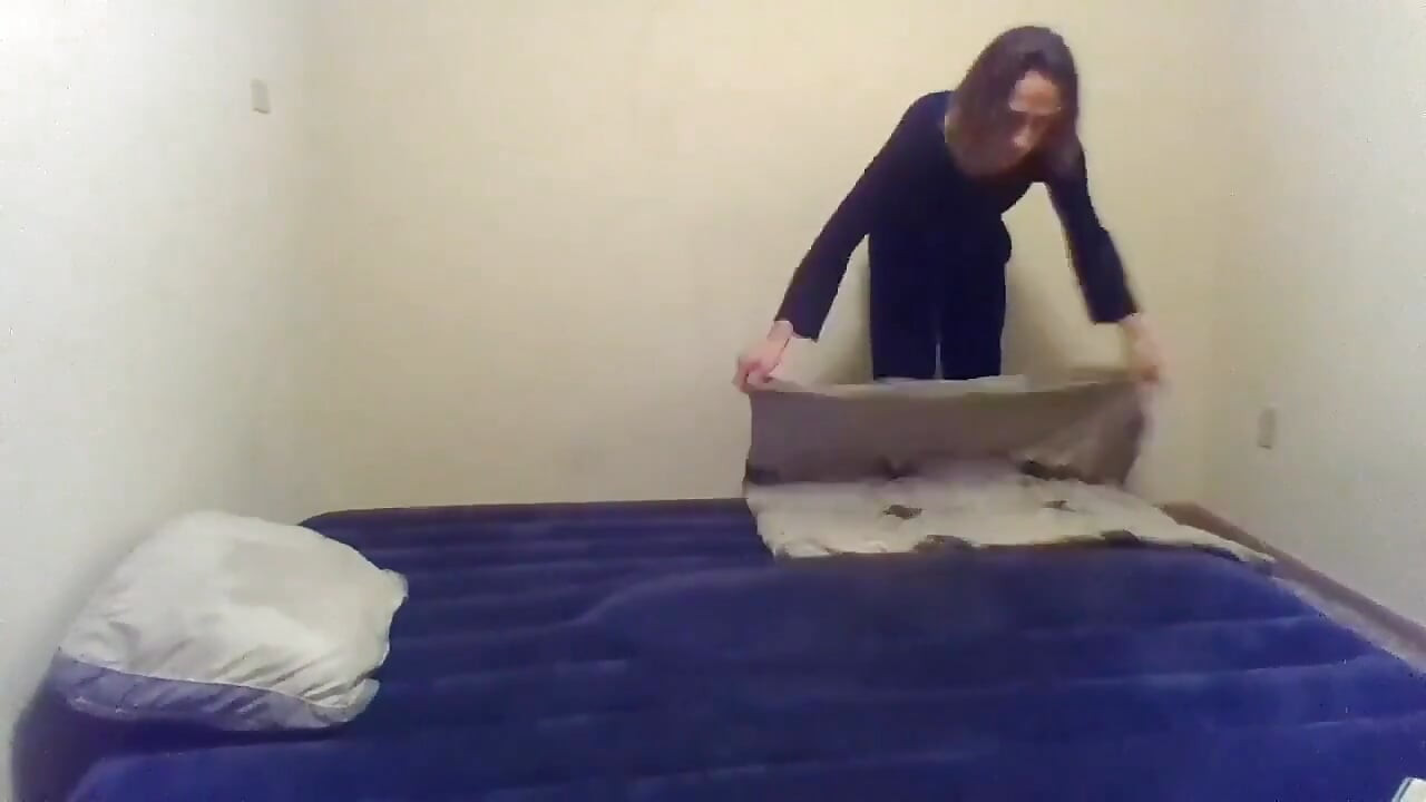 Ruhás transzlány, aki produktív napot remél (sfw)