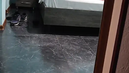 Suçüstü mü yakalandı? Hayır, kocam her saniye dışarıda film çekiyor