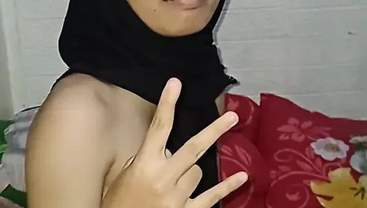 Skandal Pelajar berhijab ngentod dengan kakak kelas